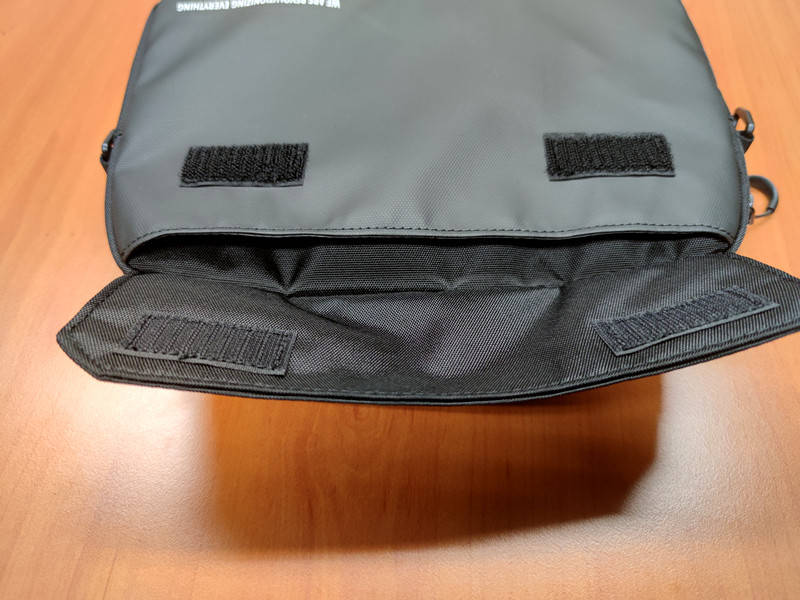 小双肩包怎么变斜挎包 8220361fe3374f23a2c6d210b755820a.jpeg