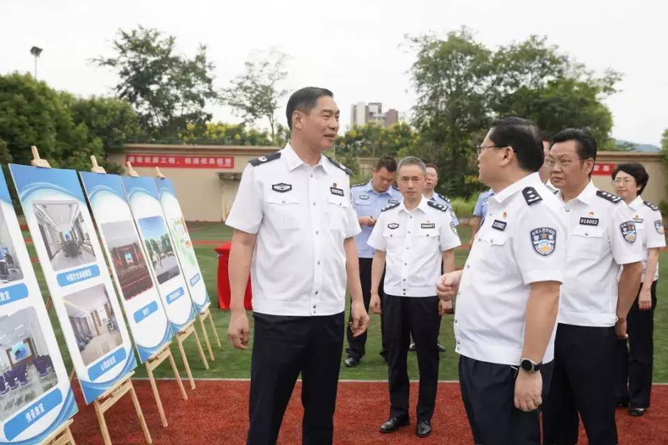 重庆警察学院领导班子图片