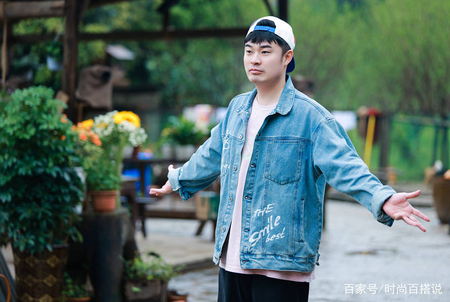 陈赫|真是服了陈赫的时尚，穿得这么有少年感，却配一双洞洞拖鞋