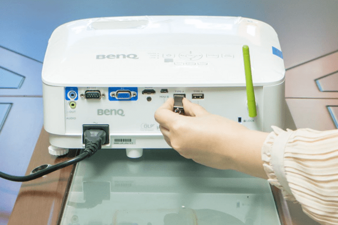 投影仪|办公好手 更是全能多面手 BenQ E540智能高亮投影仪