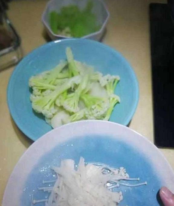 在家种蒜的过程和图片 f2bd0721c8c84d6793667ef97b0daff9.jpeg