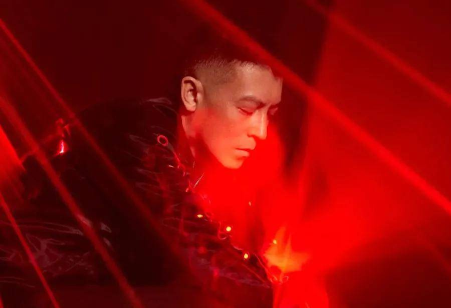 路数|陈冠希亲自为新鞋带货,Sacai加持也无法挽救!