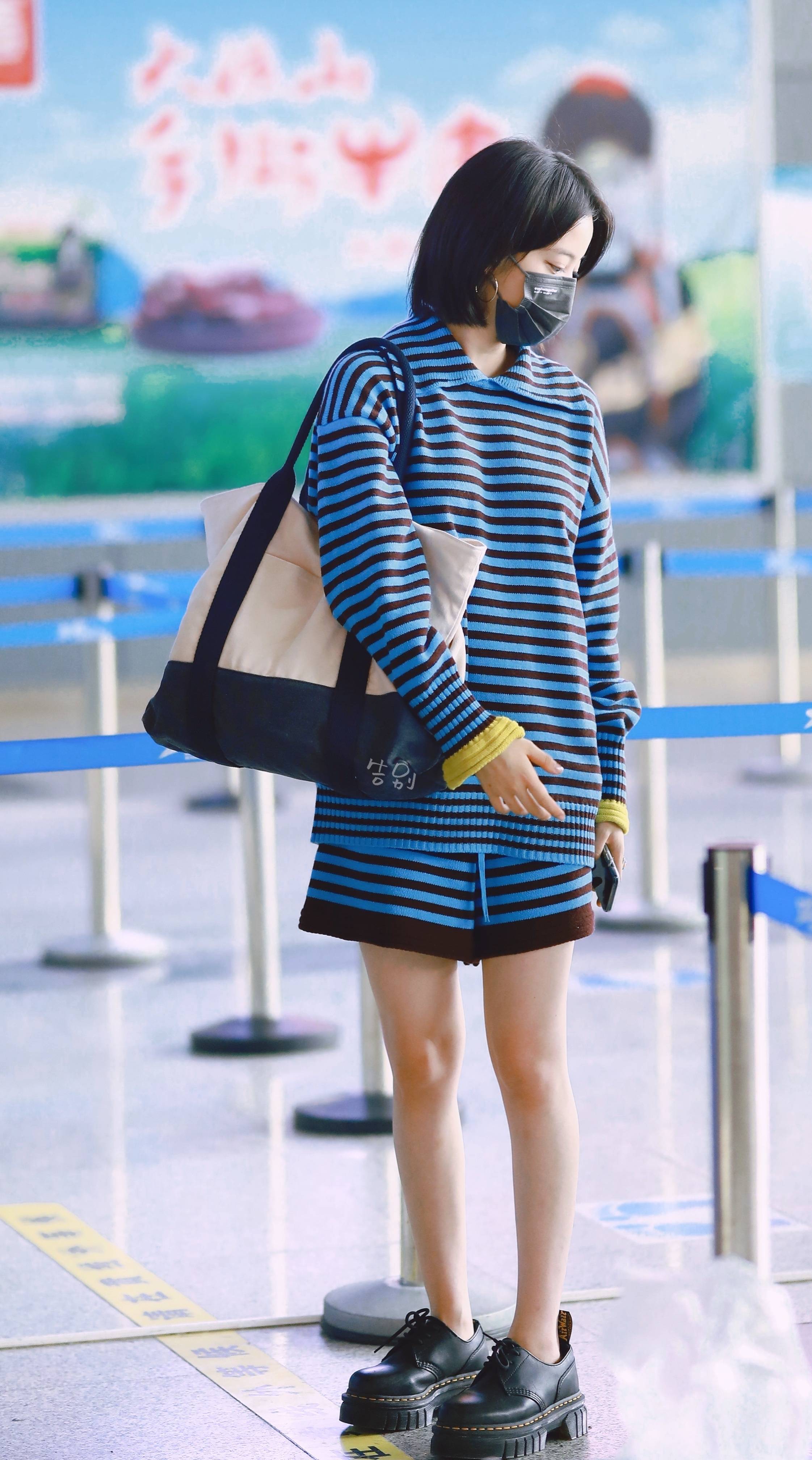 设计|今年入秋穿搭,从卫衣套装开始:7位女明星8款风格总有一款适合你