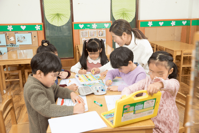 小雪|孩子在幼儿园的表现更好，难道是“两面派”？许多家长不懂娃的心
