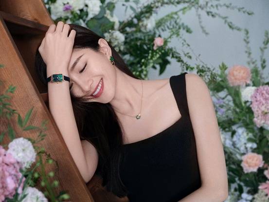 手表|江疏影代言 LolaRose小绿表 戴出自信与时尚！LolaRose手表非你莫属！