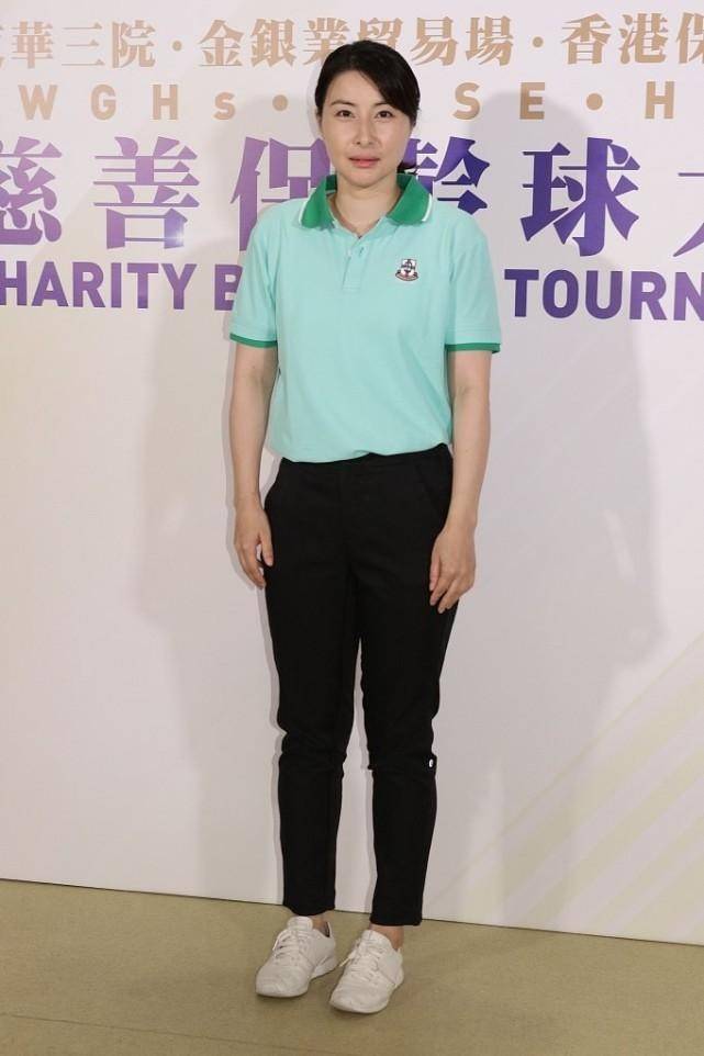 服装|?郭晶晶不愧是豪门儿媳,分寸拿捏得真好,与公公同框,更显大气