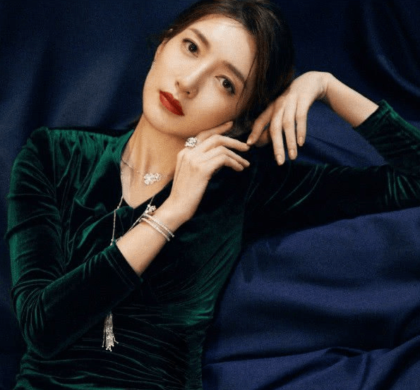 黑色|江疏影：一个被演戏耽误的时尚达人，衣品超高