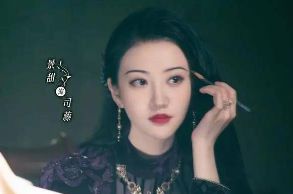 身材|那些大秀A4腰、反手摸肚脐的女星们,为何不敢跟景甜比穿旗袍?