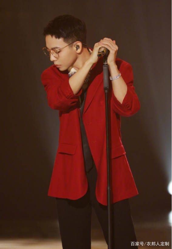 明度|哥哥们这样穿，再也不油腻了！