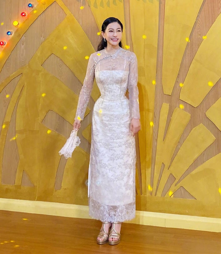 刘钧|戏外的“乔祖望”真幸福，小14岁妻子是设计师，穿搭比明星还惊艳