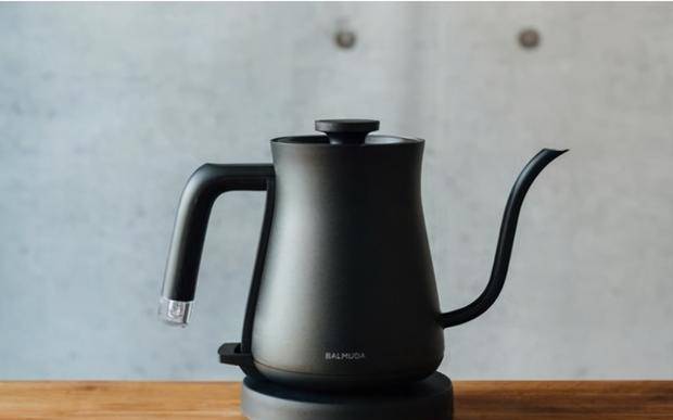 手机|幼儿园老师被“擒拿”，孩子们的反应太暖心，网友：小心摔到头