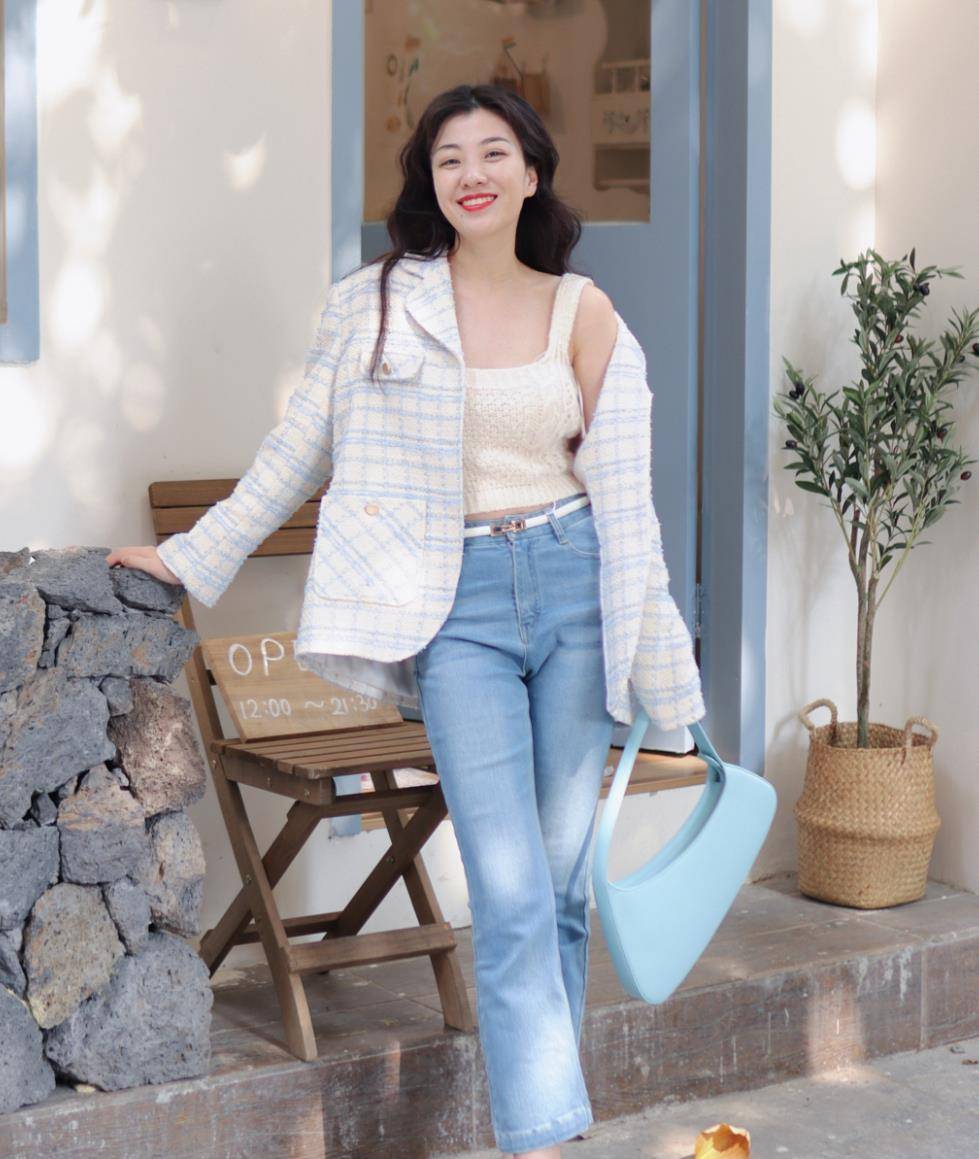 吊带|女人再懒,也别总穿T恤出门,今年流行“吊带+裤子”,时髦又清爽