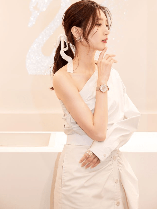 黑色|江疏影：一个被演戏耽误的时尚达人，衣品超高