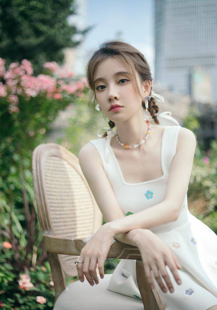 人气|冯提莫转型成功，从网红走向明星的传奇蜕变