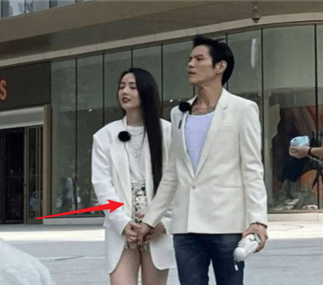 向太生|郭碧婷怀二胎了？带女儿外出游玩腹部凸起明显，此前曾答应向太生三个孩子