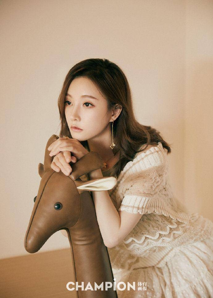 人气|冯提莫转型成功，从网红走向明星的传奇蜕变