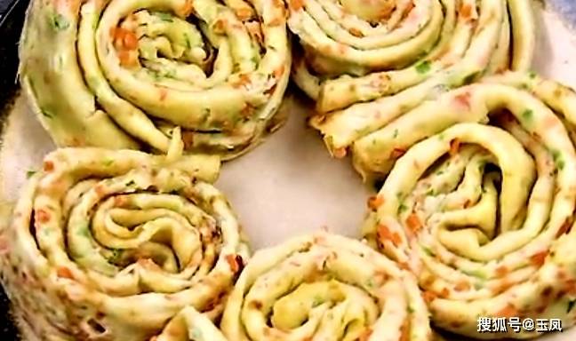 做法|做鸡蛋饼时，只要加点它，不仅鸡蛋饼又香又软而且十分钟就端上桌