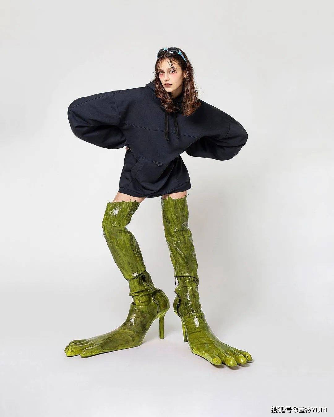 设计|新锐设计师｜靠怪兽五指鞋出圈的服装设计师宝藏品牌