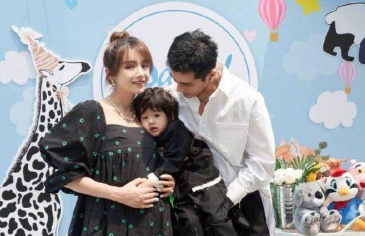 生下|麦迪娜回老家生二胎？丈夫姜潮工作不忘陪产，下班后忙跑回家