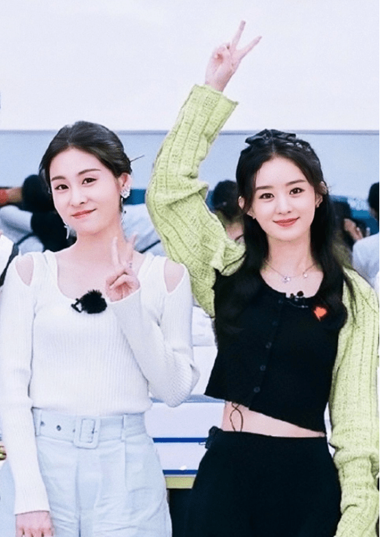 场合|赵丽颖张碧晨《中餐厅》合体场合，俩人都是单身妈妈，衣品真挺像