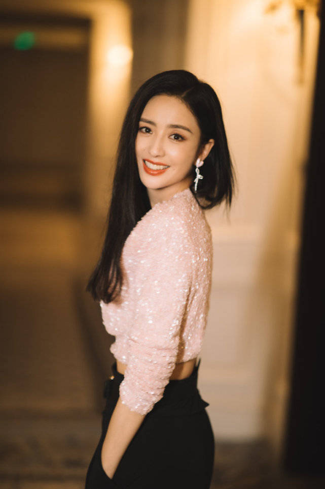 女神|佟丽娅绝美大片曝光！穿露脐装跑步都美到爆，离婚后大胆秀小蛮腰