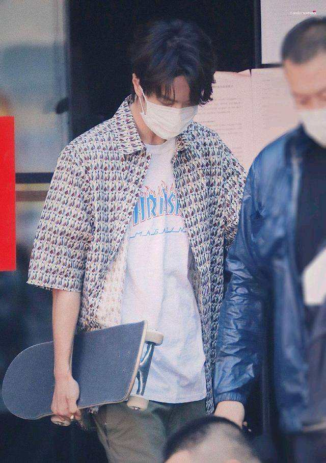 官宣|王一博新代言预热，即将解锁黑巧全球代言人