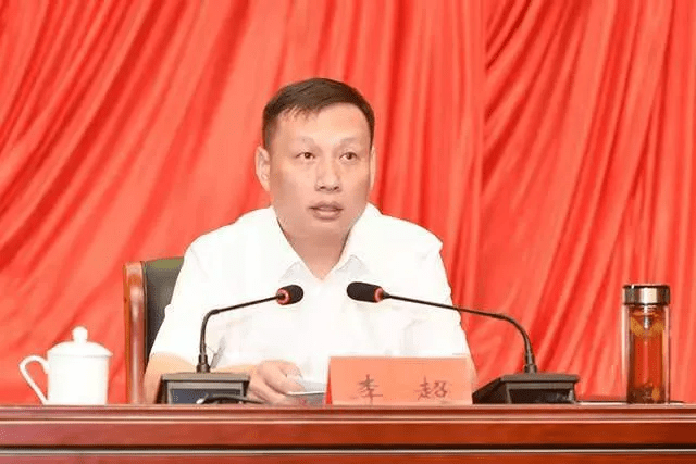 刘军民在讲话中向辛勤工作在教育一线的广大教育工