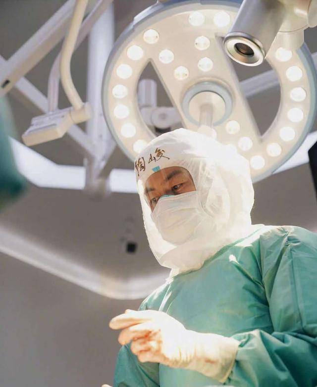 面孔|《中国医生》定档,主演都是熟悉面孔,特邀主演却让人坐不住了!