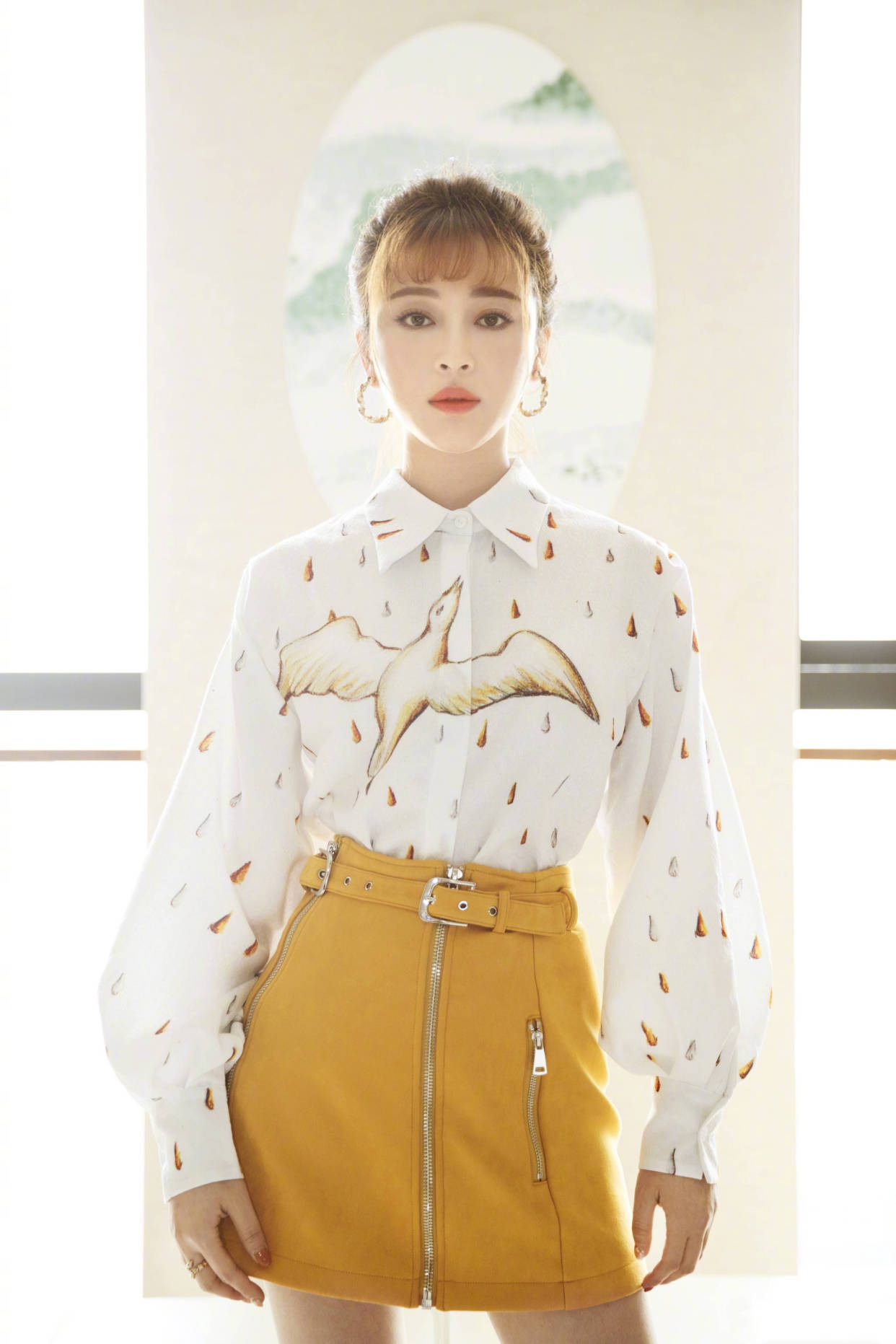 身材|甘婷婷美到国外,“花棉被”西装穿出明艳国际范,沙漏身材惹人羡