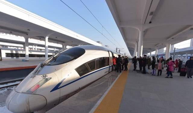 面的|一列动车有几百上千人,为什么卖不出几份盒饭,乘务员道出了原因