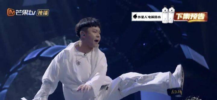 舞台|《说唱听我的2》第三期：双子星首秀，国际语freestyle引发争议？