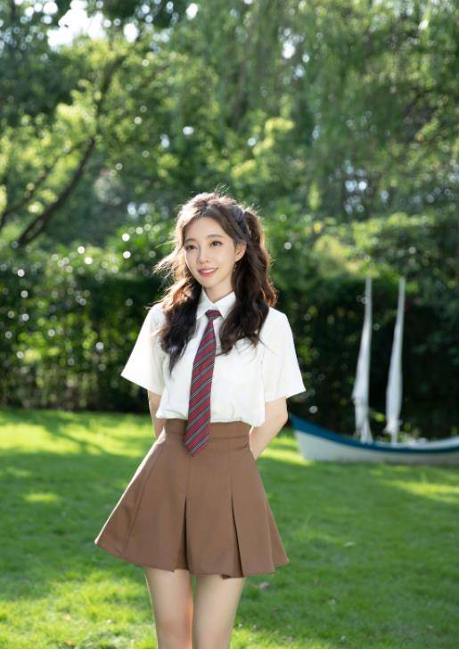 洛天依歌曲排行_热门歌曲排行榜!冯提莫洛天依名列前茅,神曲翻唱掀起流行热潮