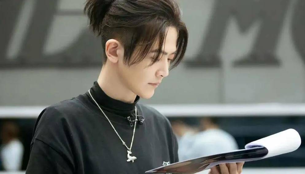 陈小春|《哥哥》喜爱度排名：赵文卓第22，陈小春第三，第一名断崖式领先