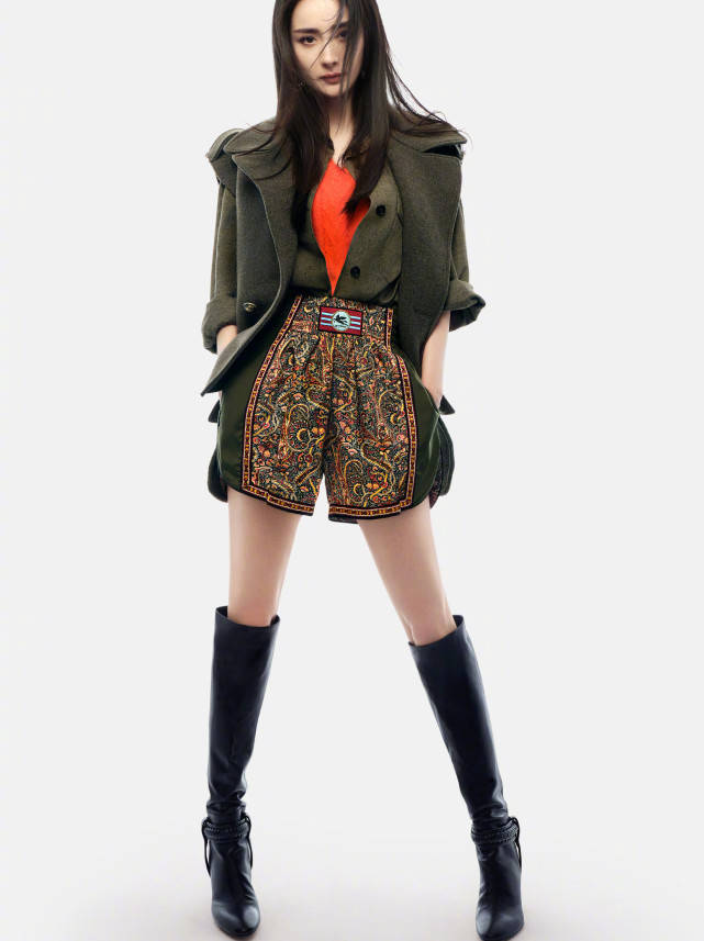 工装裤|杨幂成高奢全球代言人太争气！卫衣搭工装裤帅气爆表，过生太有排面