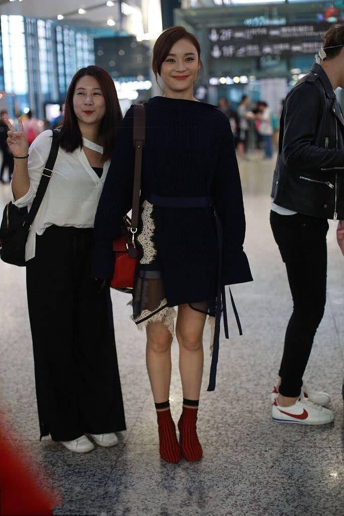 高跟鞋|袁姗姗拼了！为显腿长短裤越穿越小，搭配平底鞋也能打脸超模！