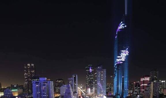 网友|亚洲最炫建筑却被网友嘲笑：白天像烂尾楼，晚上像烂尾楼起火