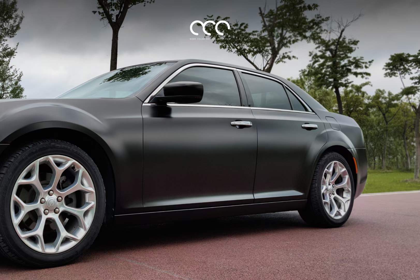 克莱斯勒300c贴膜漫彩改色膜电光金属黑