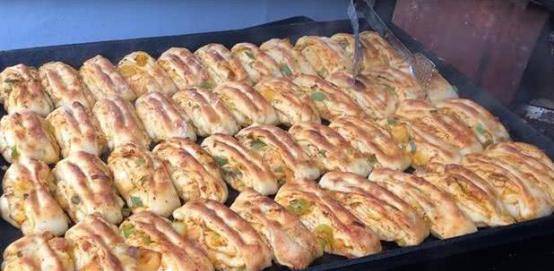 什么|大叔坚持20年卖良心早餐，2块一个从早忙到晚，每天做上千不够卖