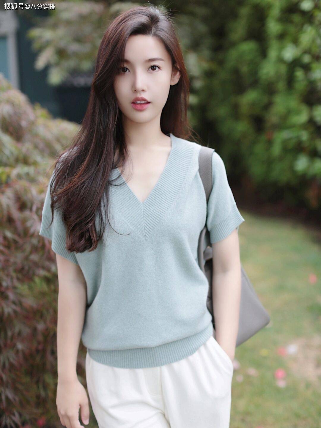 颜色|秋季，针织衫的“洋气穿法”长这样，配阔腿裤温柔利落，时髦精致