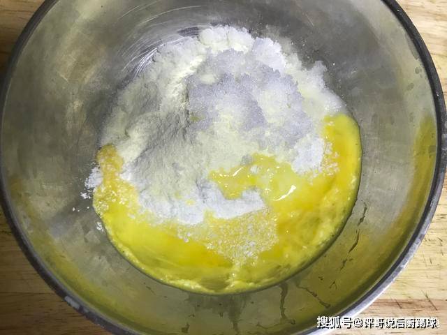 温度|面粉别总做馒头了，这样做，不加一滴水，组织细腻，比面包好吃