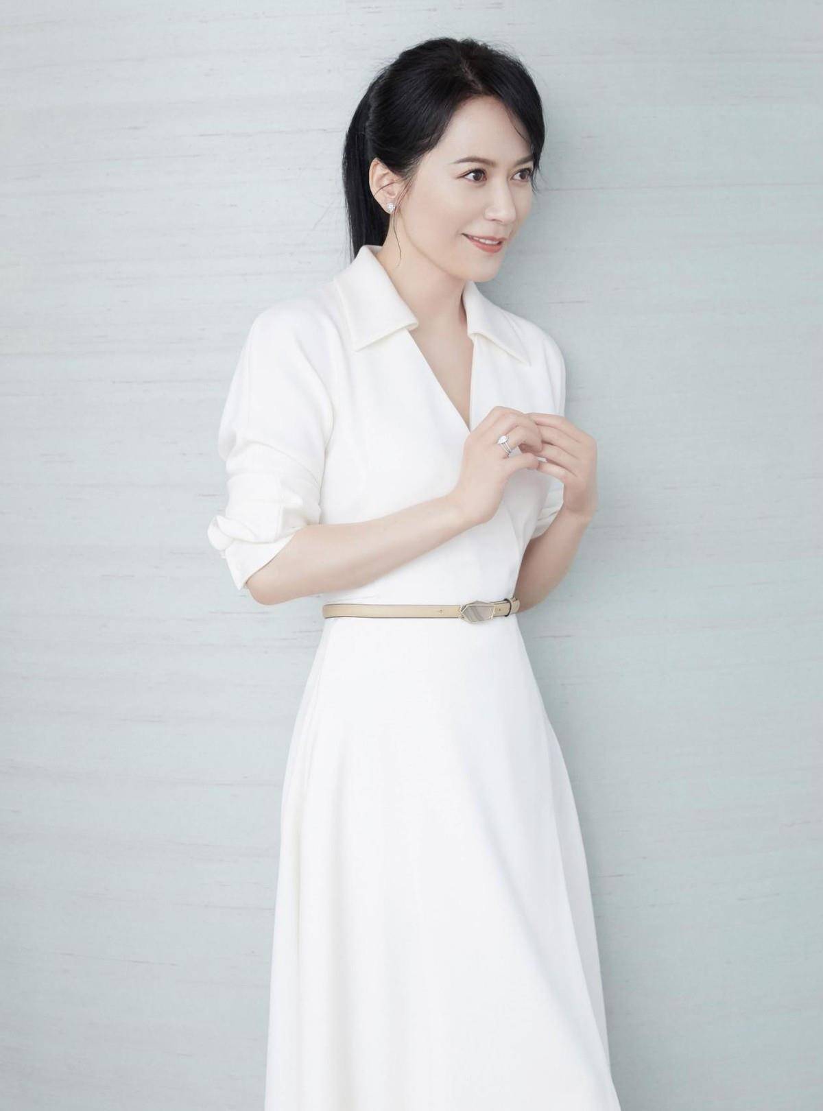 美得|这可能是我见过的最体面的50岁女人：不装嫩不显老，美得优雅气质