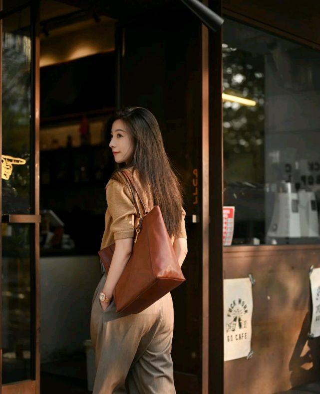 那会|秋装穿搭可以简简单单，但想要穿出高级感，就要懂得穿搭技巧