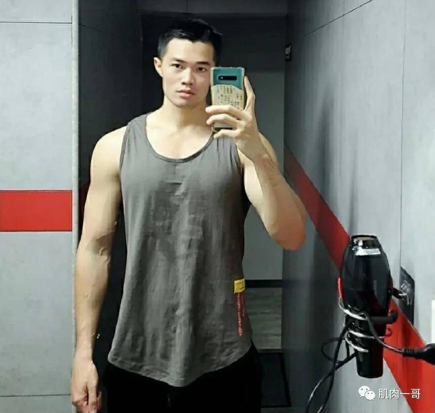 身材|身高190cm体重88公斤，这哥们也太猛了