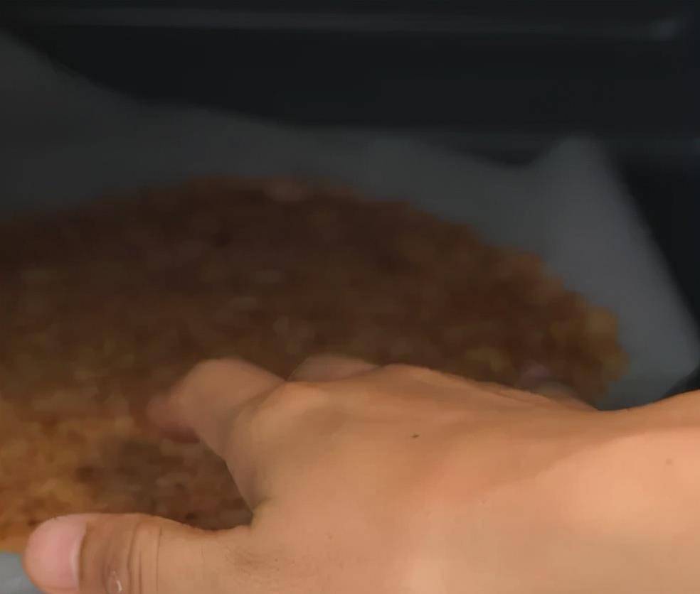 做法|别买着吃了,教你懒人锅巴做法,剩饭就能做,香到隔壁小孩来敲门
