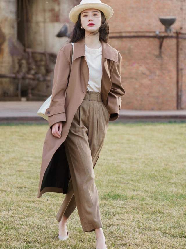 大衣|穿上秋天的第一件大衣，搭配牛仔裤更实在，保暖又时尚，好美