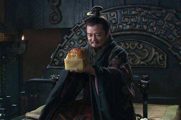 三国中袁术称帝是膨胀了吗他才是三国早期诸侯中的扛把子