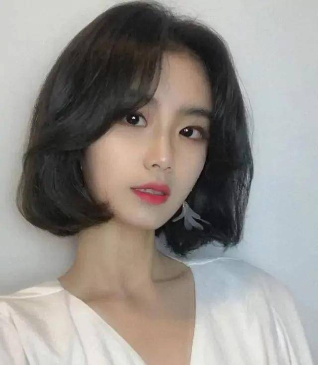 5款韩式女生短发搭配,俊朗帅气,中性风十足