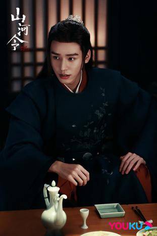 谷主|《山河令》温客行红衣帅翻！温客行10套古装造型，花花绿绿的衣服只有他能驾驭