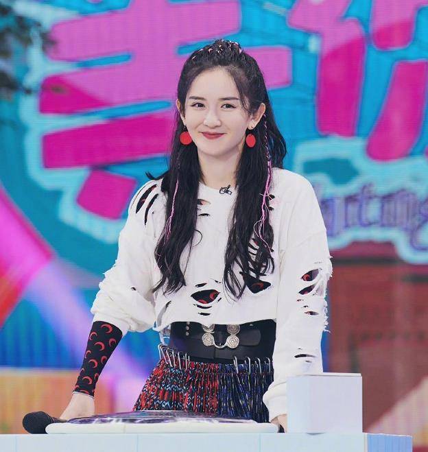 名字|罕见秀恩爱！谢娜和张杰一同出行，两人十指紧扣画面超甜！