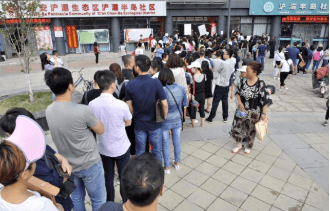 办学|排队抢入学名额已成过去，多地幼儿园开学遇冷，出现“一孩难求”